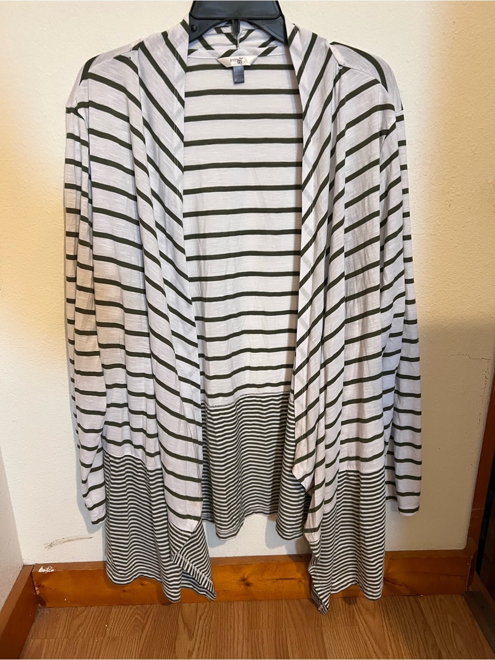 Terra & Sky White and Olive Striped Open-Front Cardigan